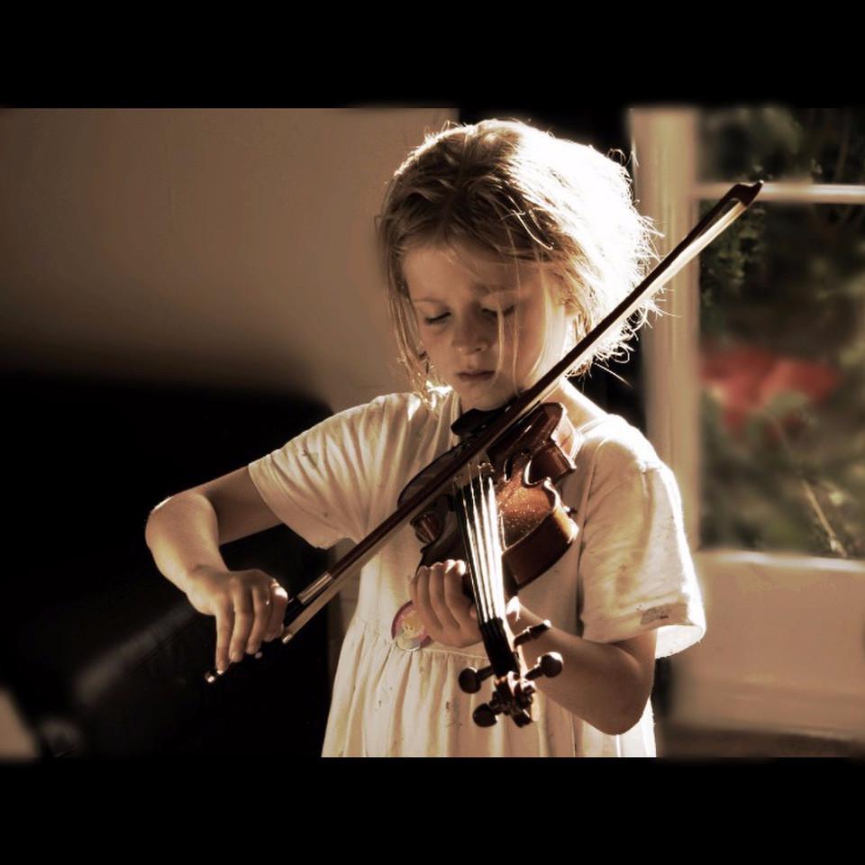 Young girl plays violin